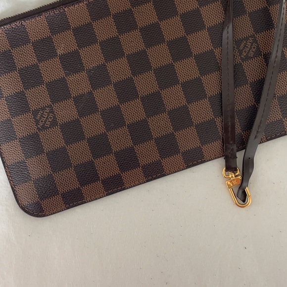 AUTH Louis Vuitton Damier Wristlet - Picture 3 of 12
